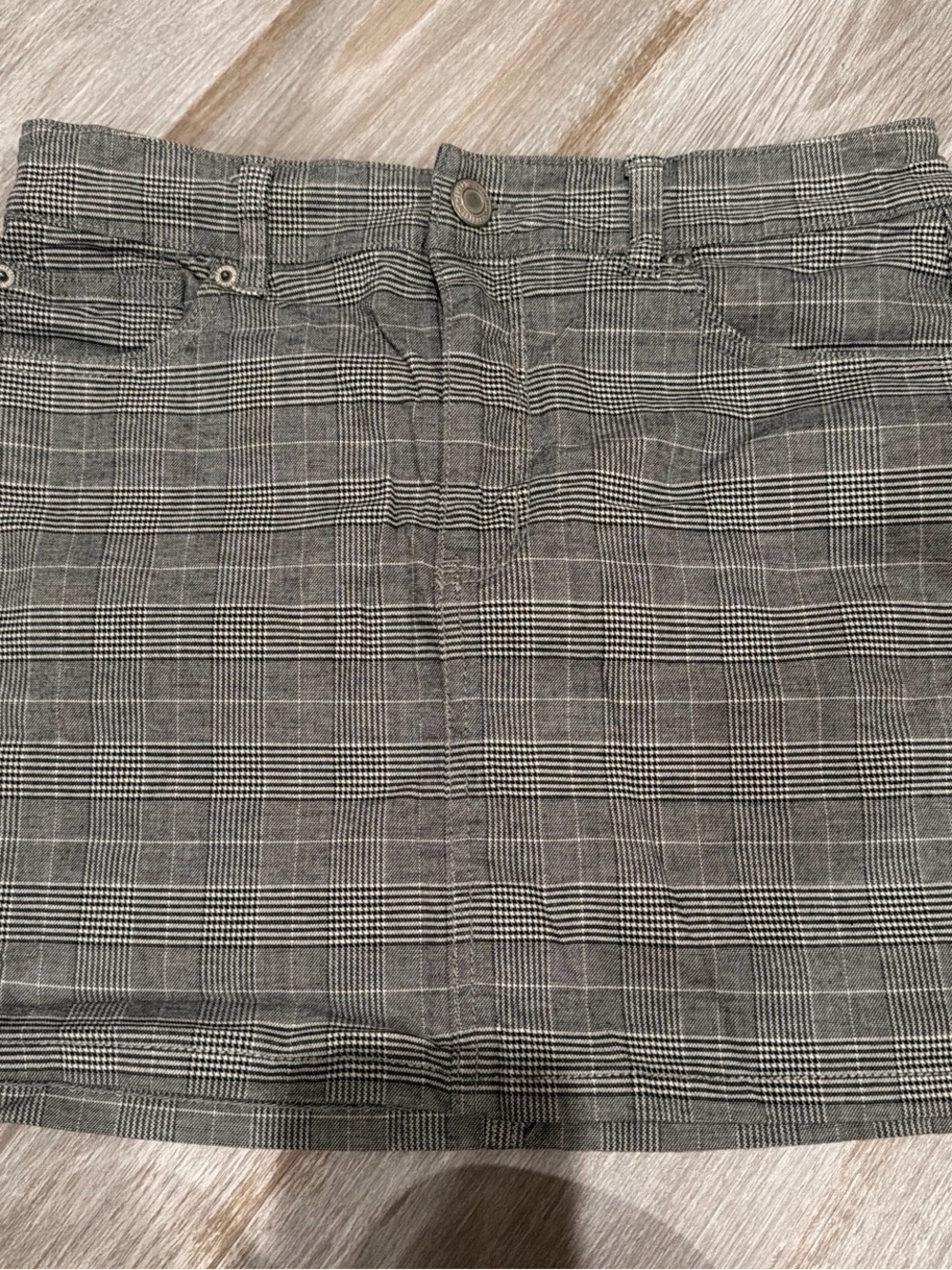 AMERICAN EAGLE PLAID SKIRT